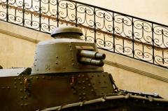 Un char d'assaut dans l'escalier