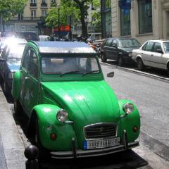 Deux-chevaux verte !