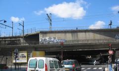 Un train peut en cacher un autre